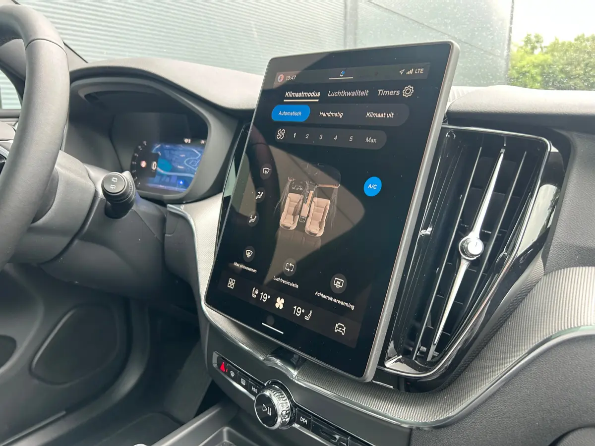 T6 Plus Black Edition Recharge Plug-In Hybrid AWD | H&K | HUD | Pano | Trekhaak | Nappa leder | Stoelventilatie | 360 camera |