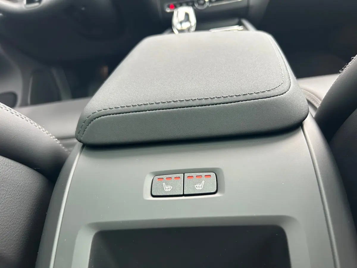 T6 Plus Black Edition Recharge Plug-In Hybrid AWD | H&K | HUD | Pano | Trekhaak | Nappa leder | Stoelventilatie | 360 camera |