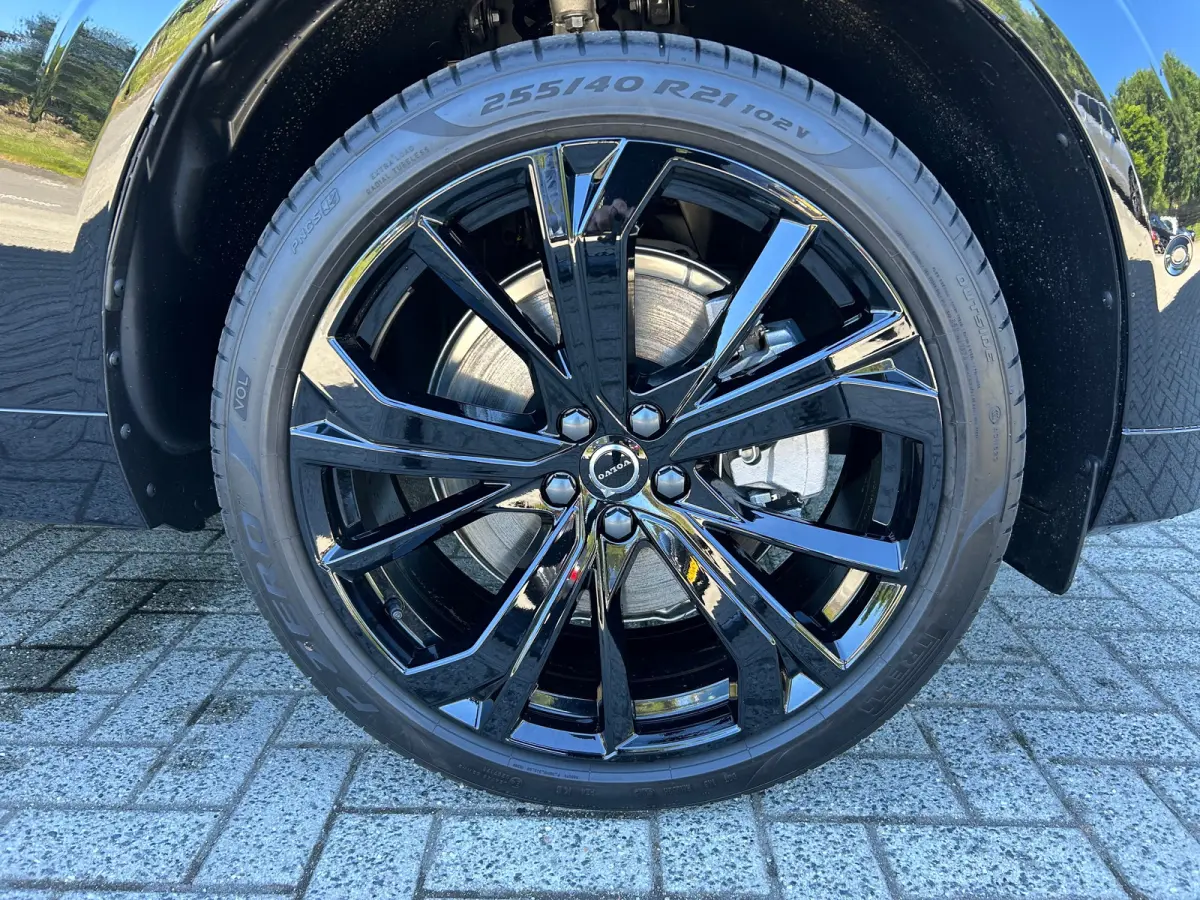 T6 Plus Black Edition Recharge Plug-In Hybrid AWD | H&K | HUD | Pano | Trekhaak | Nappa leder | Stoelventilatie | 360 camera |