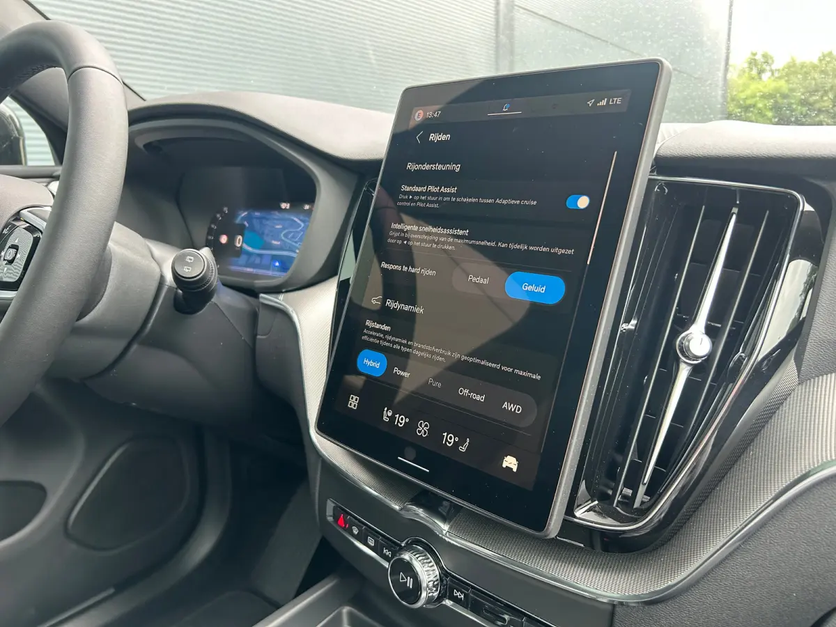 T6 Plus Black Edition Recharge Plug-In Hybrid AWD | H&K | HUD | Pano | Trekhaak | Nappa leder | Stoelventilatie | 360 camera |