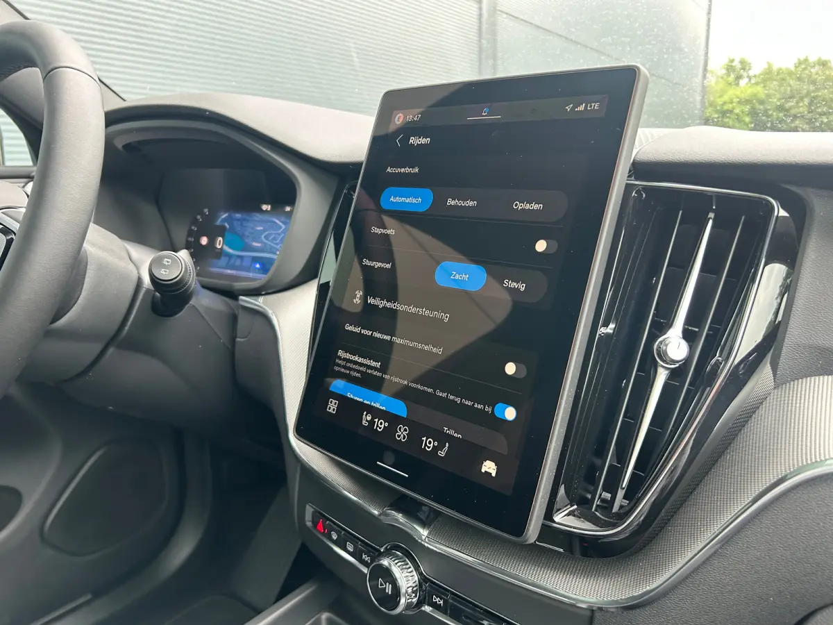 T6 Plus Black Edition Recharge Plug-In Hybrid AWD | H&K | HUD | Pano | Trekhaak | Nappa leder | Stoelventilatie | 360 camera |