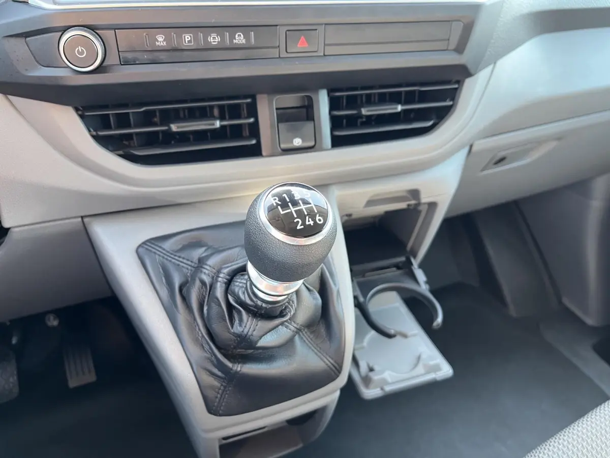 2.0 TDI L2H1 30 | 110Pk | Airco | Trekhaakvoorbereiding | Achterdeuren | Navi via App | A-Camera |