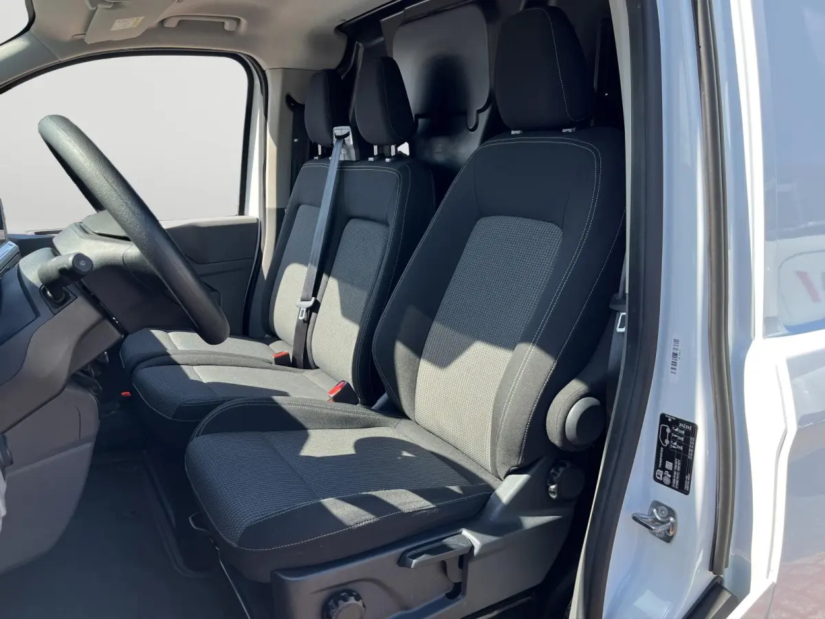 2.0 TDI L2H1 30 | 110Pk | Airco | Trekhaakvoorbereiding | Achterdeuren | Navi via App | A-Camera |