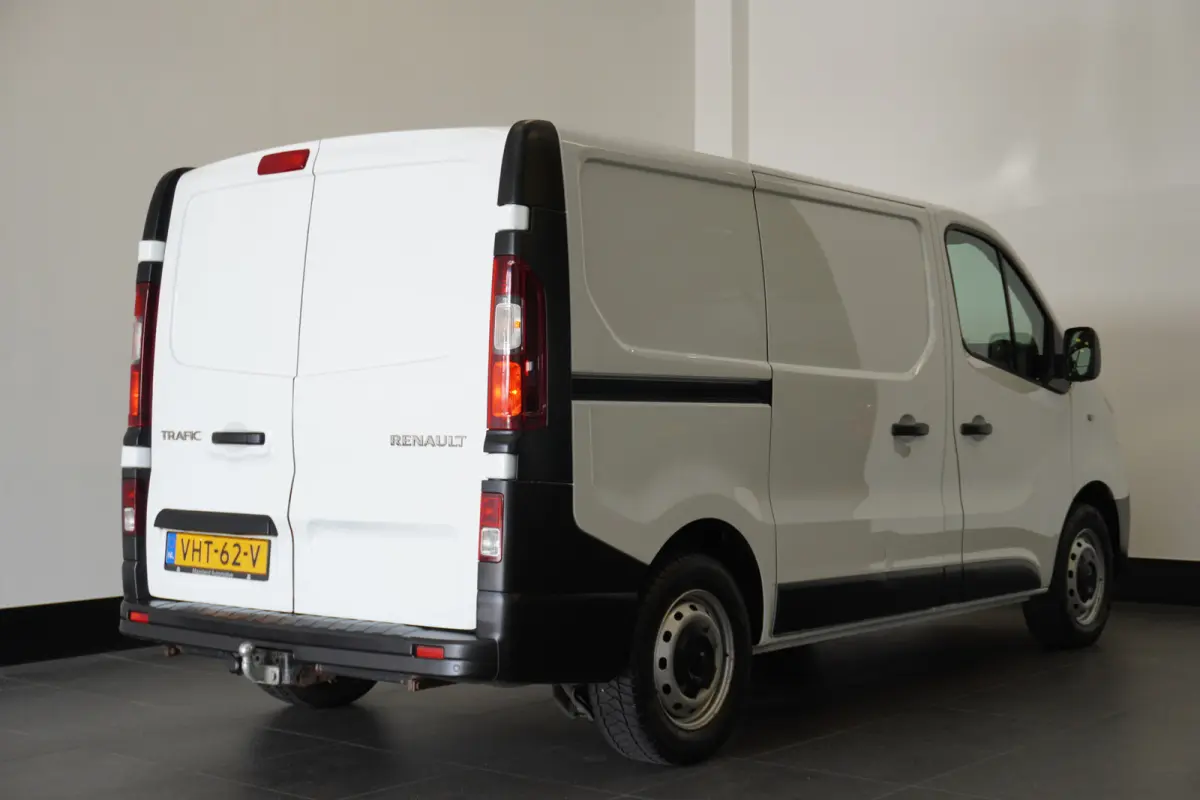 2.0 dCi 120PK EURO 6 - Airco - Navi - Cruise - €10.950,- Excl.