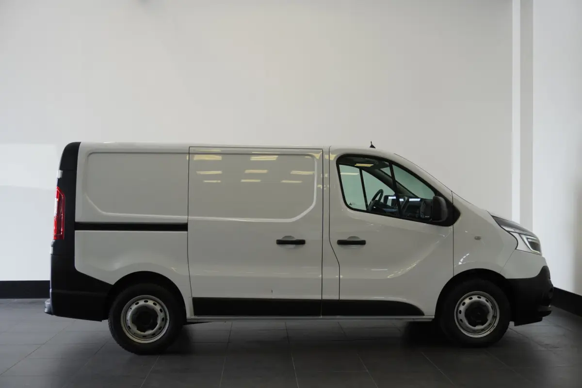 2.0 dCi 120PK EURO 6 - Airco - Navi - Cruise - €10.950,- Excl.
