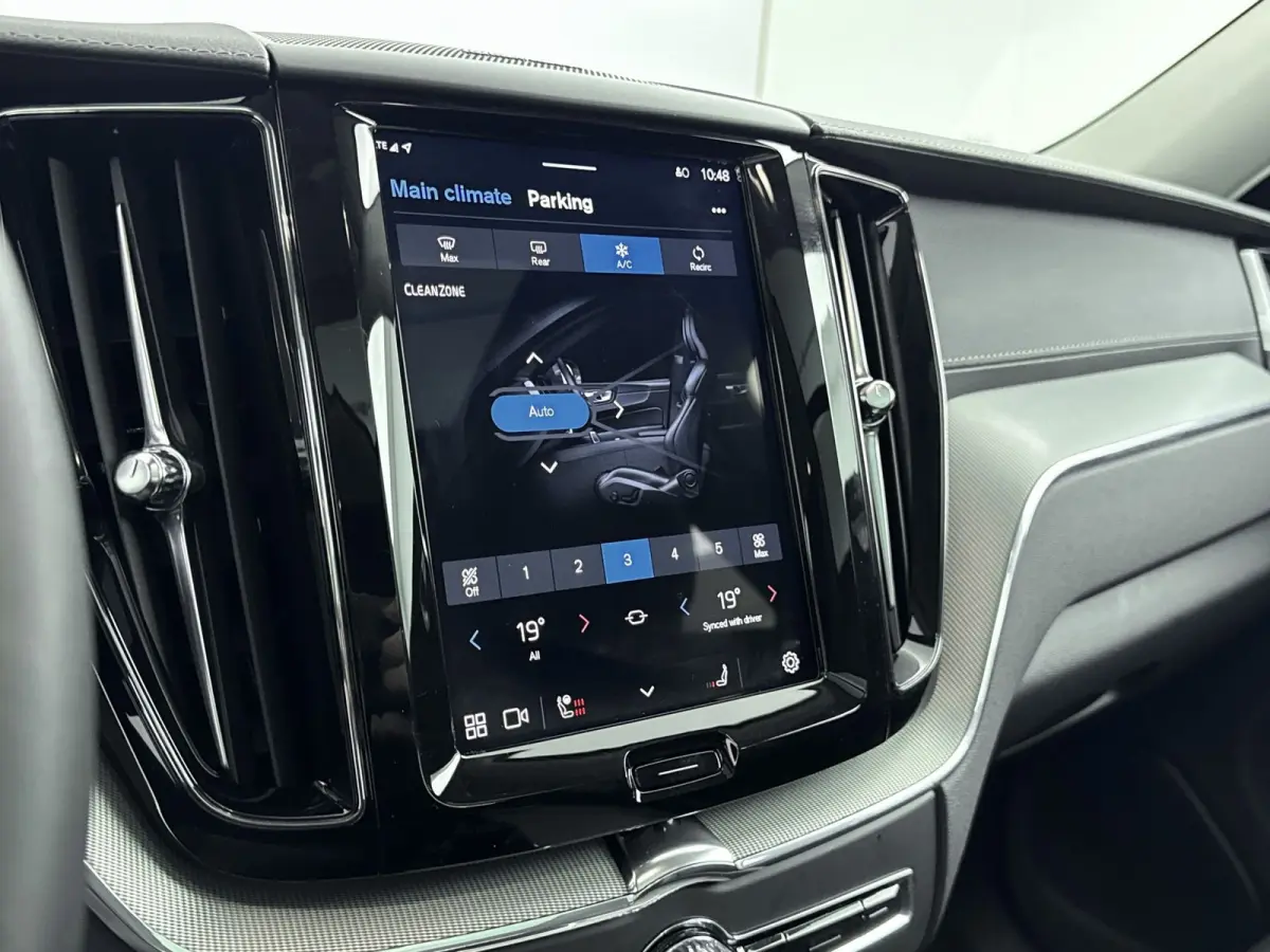 T6 Plug-in hybrid Ultra Dark Long Range | Trekhaak | PDC + 360 Camera | BLIS | Elektrische achterklep | Stoel + Stuurverwarming | Standkachel |