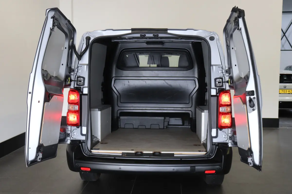2.0 BlueHDI 145PK L3 Dubbele Cabine Automaat EURO 6 - Airco - Cruise - PDC - € 18.950,- Excl.