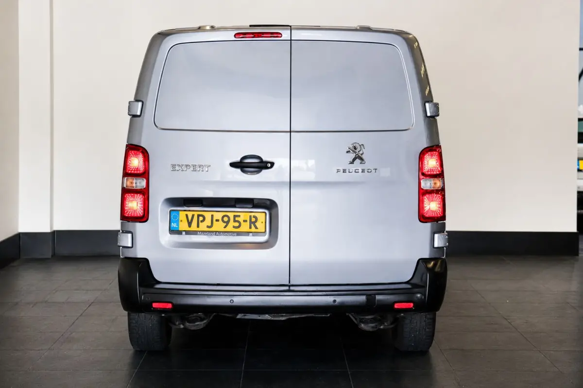 2.0 BlueHDI 145PK L3 Dubbele Cabine Automaat EURO 6 - Airco - Cruise - PDC - € 18.950,- Excl.