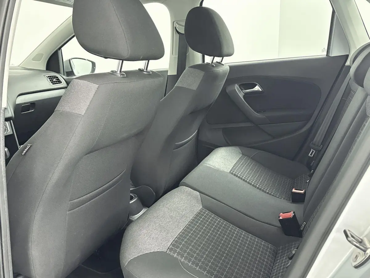 1.2 TSI Comfortline Business R Airco | Bluetooth | Cruise Control | Lichtmetalen Velgen | Multimedia-Voorbereiding | Lederen Stuurwiel en Versnellingspook