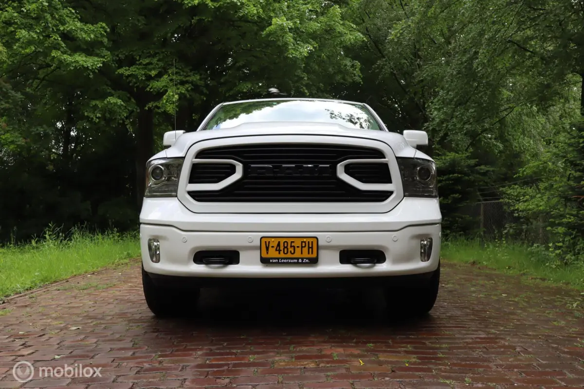 1500 5.7 V8 Crew Cab 5'7 Laramie | VOL OPTIES! |