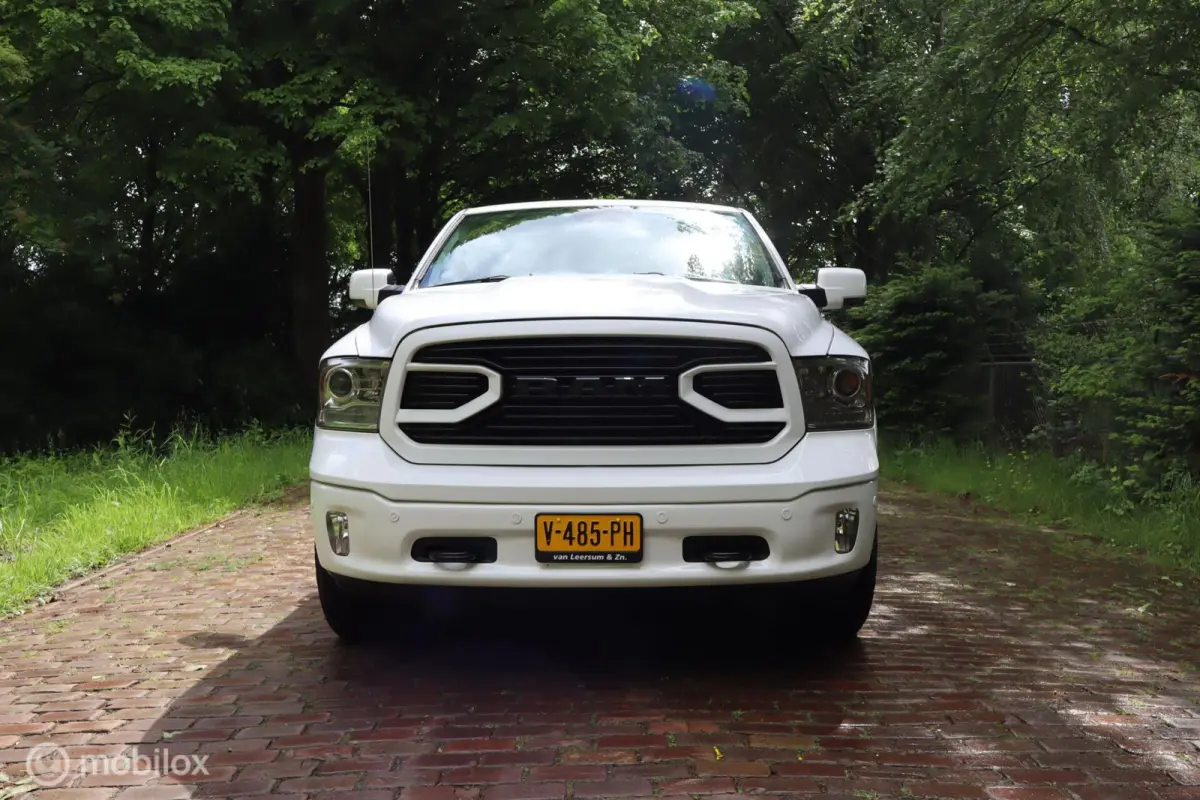 1500 5.7 V8 Crew Cab 5'7 Laramie | VOL OPTIES! |