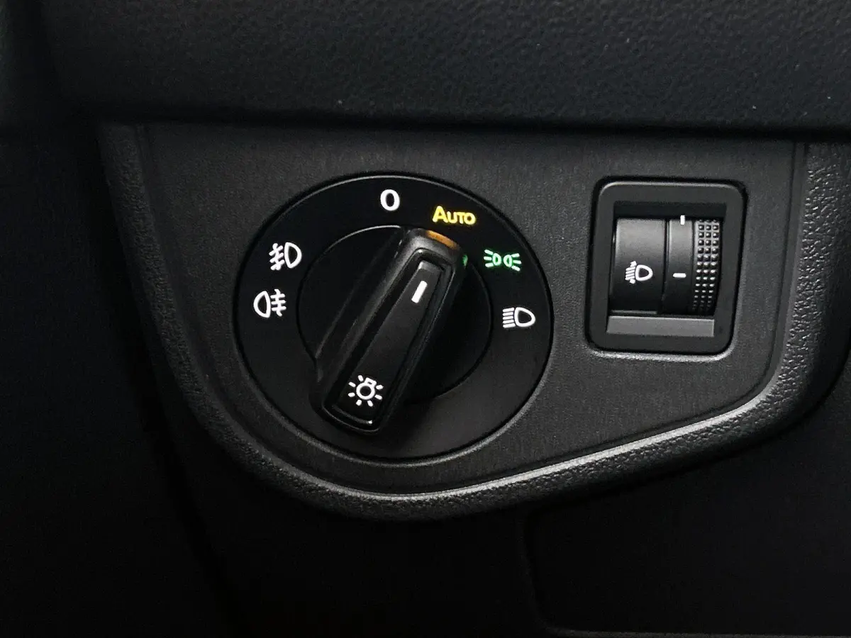 1.0 TSI Life Edition | Apple Carplay/ Android Auto | Virtual Cockpit | Camera | Keyless | Adaptive Cruise Control | Parkeersensoren | Climate Control | LMV | Lage km stand