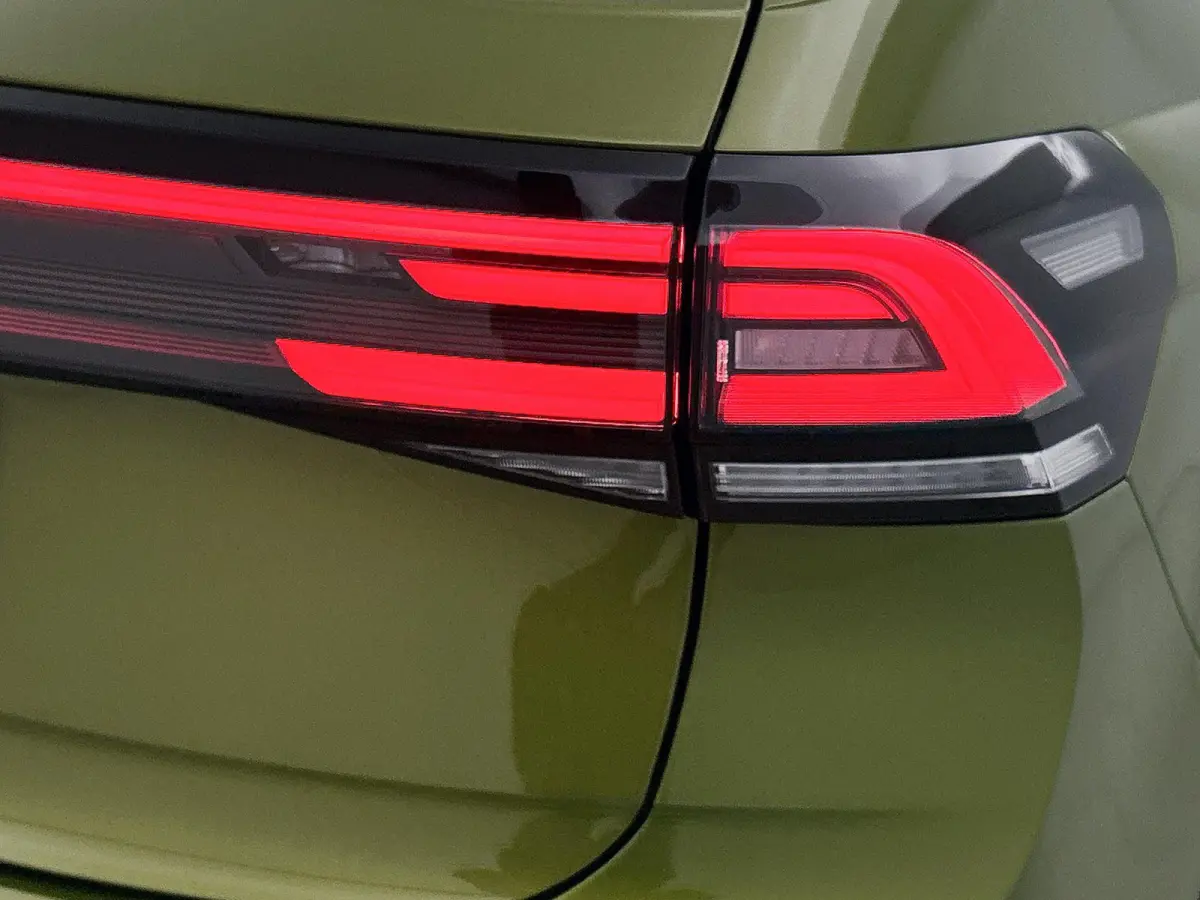 1.0 TSI Life Edition | Apple Carplay/ Android Auto | Virtual Cockpit | Camera | Keyless | Adaptive Cruise Control | Parkeersensoren | Climate Control | LMV | Lage km stand