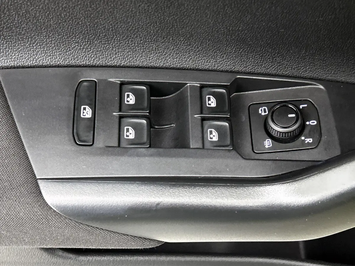 1.0 TSI Life Edition | Apple Carplay/ Android Auto | Virtual Cockpit | Camera | Keyless | Adaptive Cruise Control | Parkeersensoren | Climate Control | LMV | Lage km stand