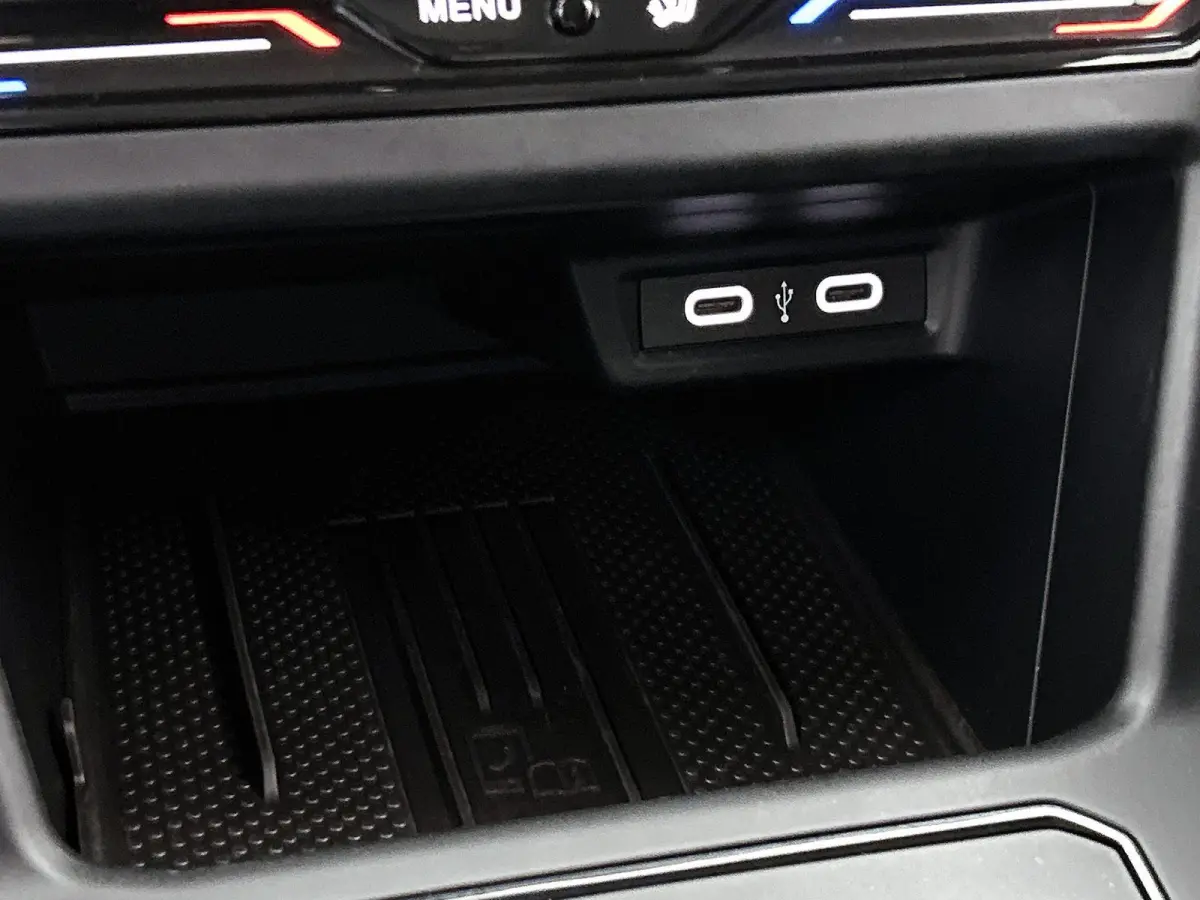 1.0 TSI Life Edition | Apple Carplay/ Android Auto | Virtual Cockpit | Camera | Keyless | Adaptive Cruise Control | Parkeersensoren | Climate Control | LMV | Lage km stand