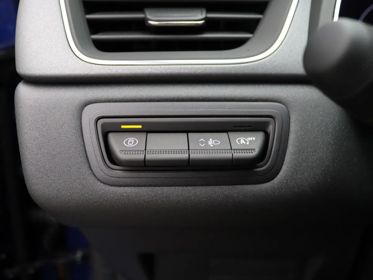 techno TCe 115 | Private Lease vanaf €520 | Google Navi | Parkeercamera |