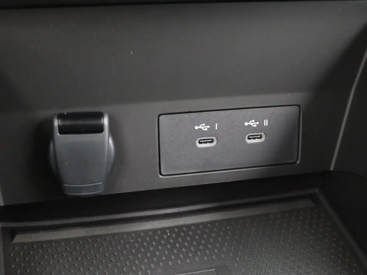 techno TCe 115 | Private Lease vanaf €520 | Google Navi | Parkeercamera |