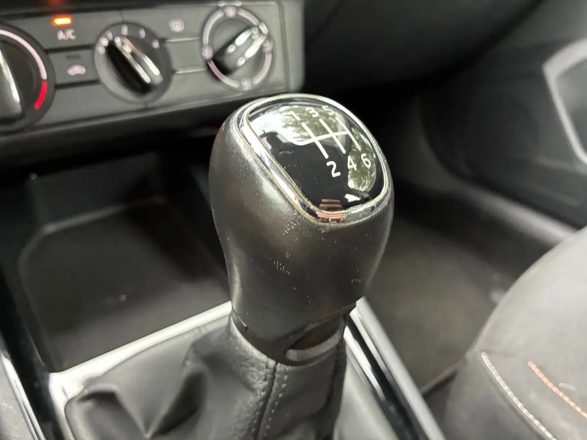 1.0 TSI Ambition | Carplay + Cruise + Airco Nu € 12.450,-!!!