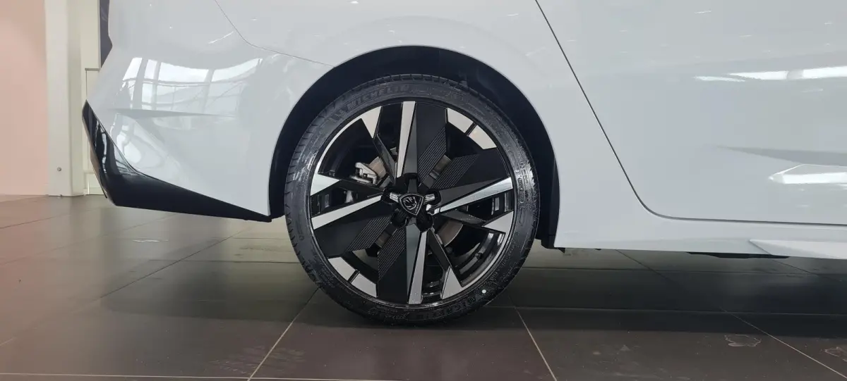1.6 Plug-in Hybrid 195 GT | 360 Vision Pack | Drive Assist Plus Pack | Sensation Pack