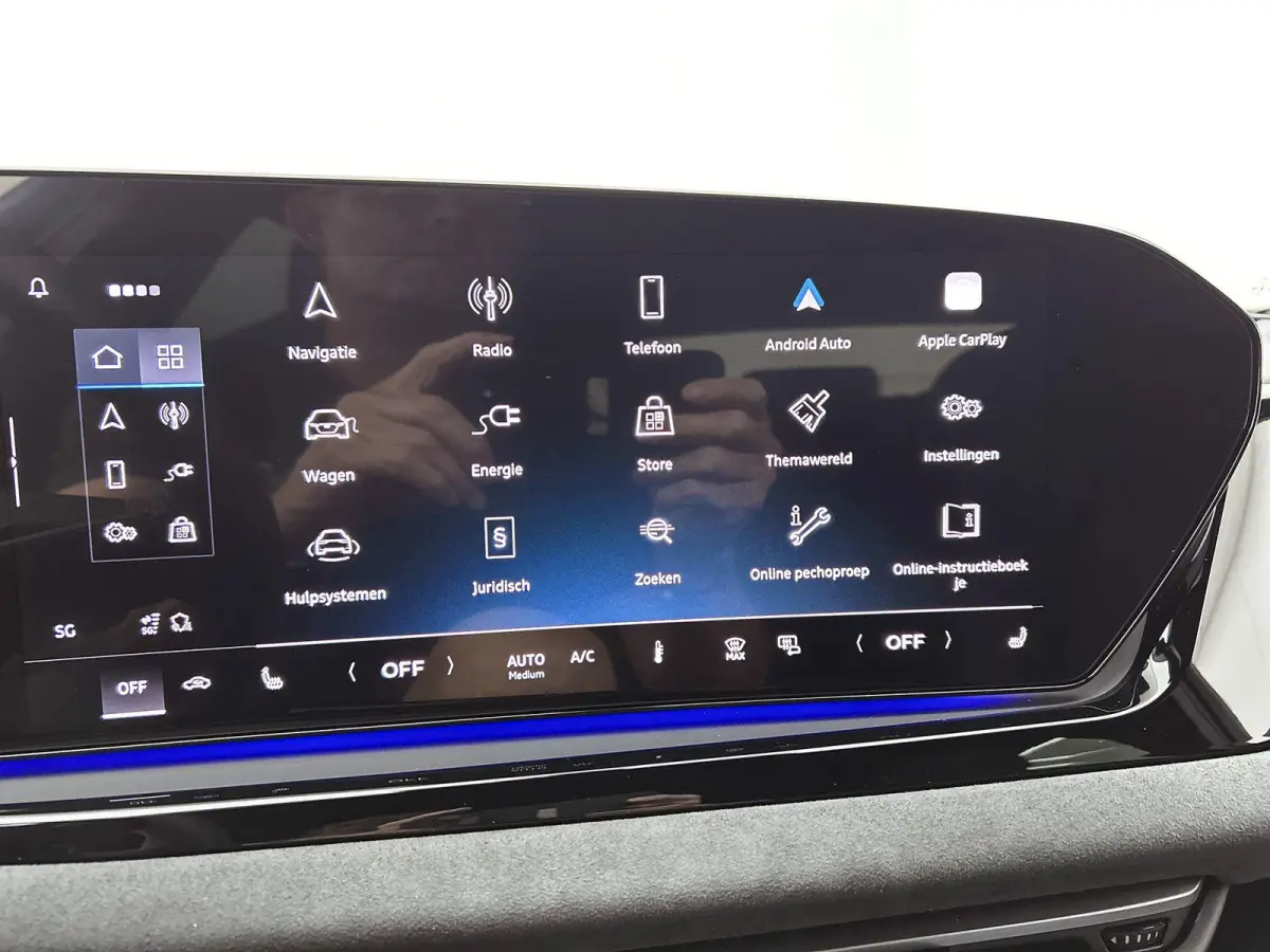 Avant 2.0 quattro S edition Navigatie | Trekhaak | 20" Lm Velgen | Achteruitrij Camera | Apple Carplay | Optiek pakket Zwart | Airco