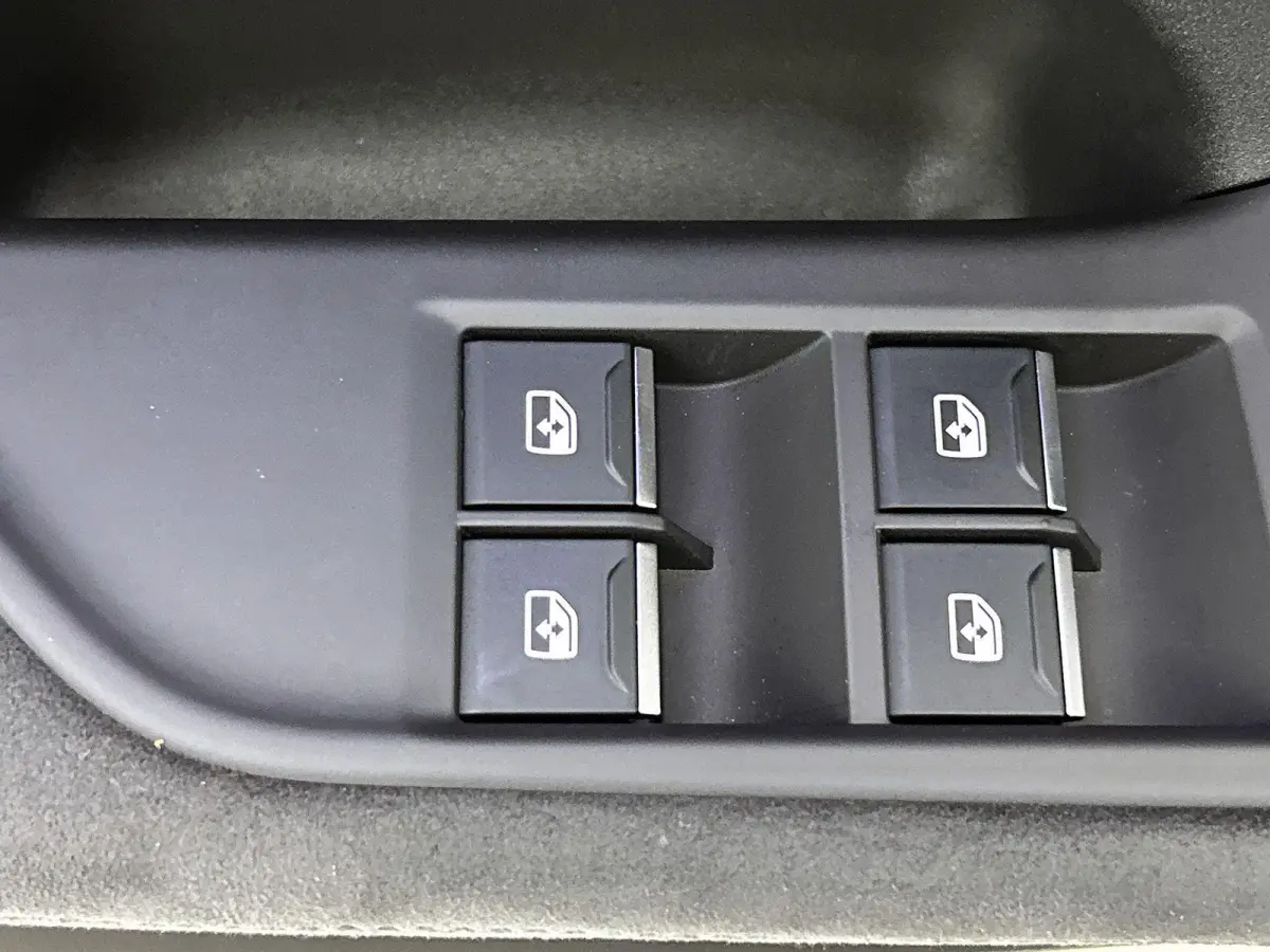 Avant 2.0 quattro S edition Navigatie | Trekhaak | 20" Lm Velgen | Achteruitrij Camera | Apple Carplay | Optiek pakket Zwart | Airco