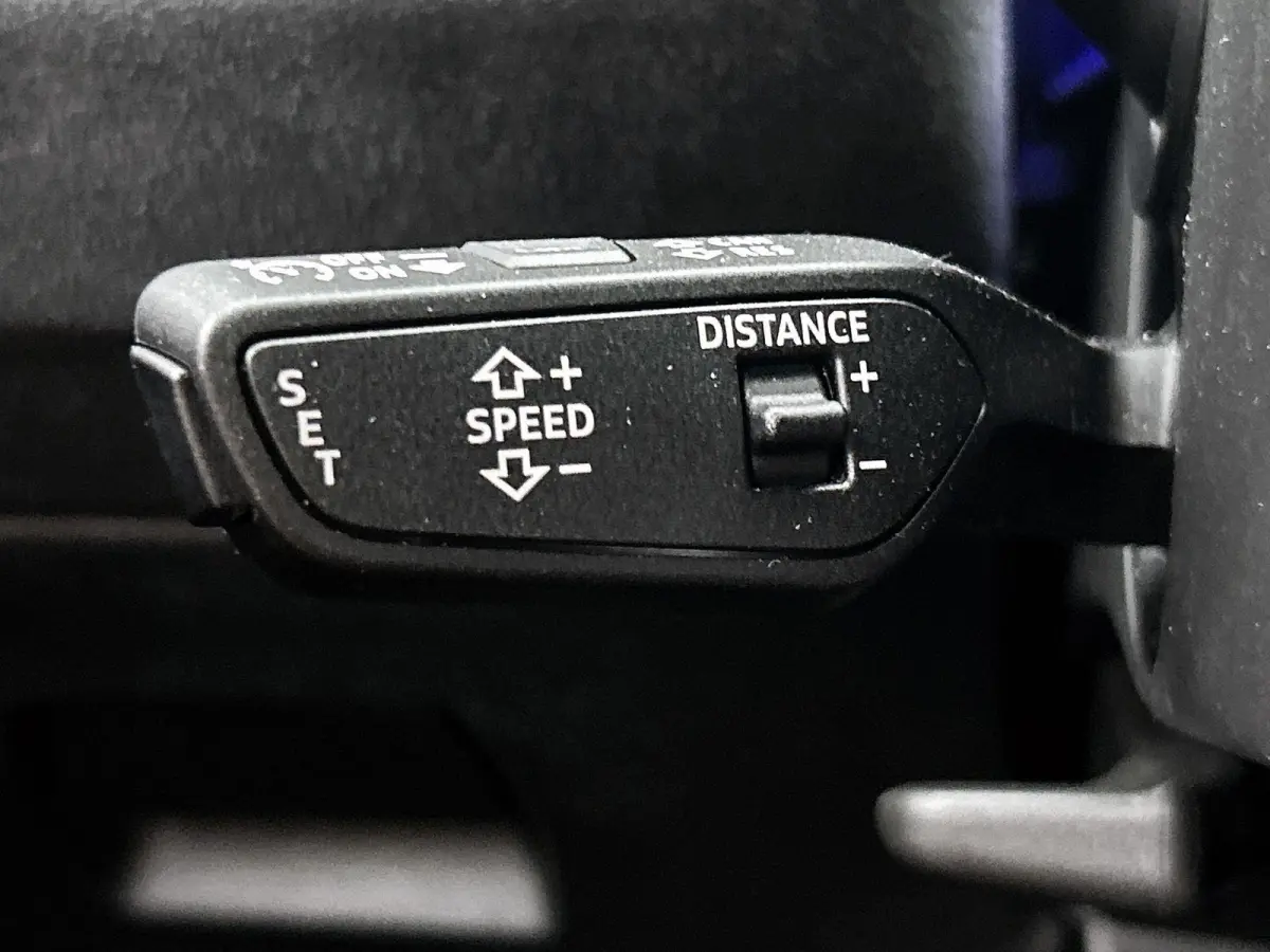 Avant 2.0 quattro S edition Navigatie | Trekhaak | 20" Lm Velgen | Achteruitrij Camera | Apple Carplay | Optiek pakket Zwart | Airco