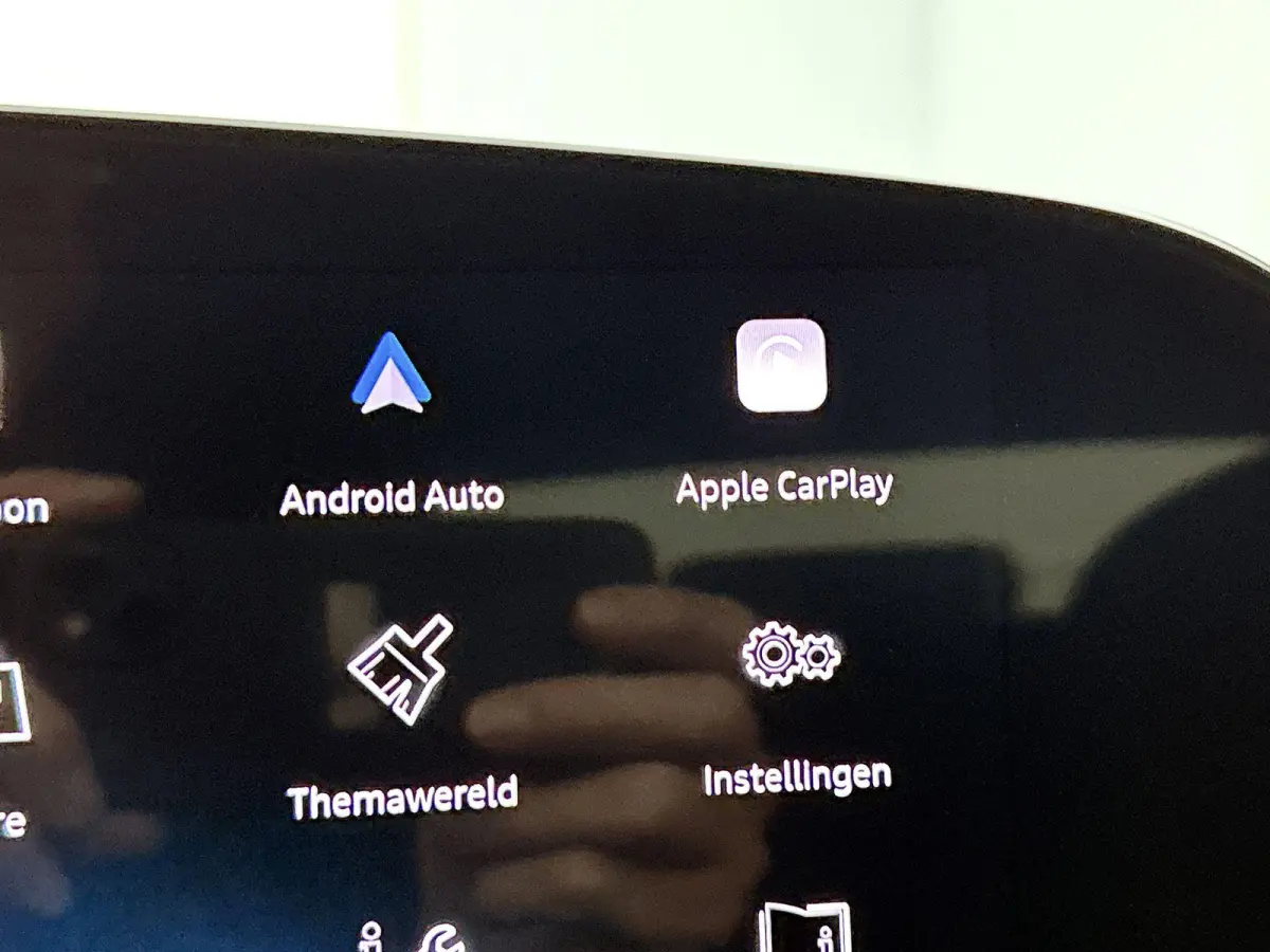 Avant 2.0 quattro S edition Navigatie | Trekhaak | 20" Lm Velgen | Achteruitrij Camera | Apple Carplay | Optiek pakket Zwart | Airco
