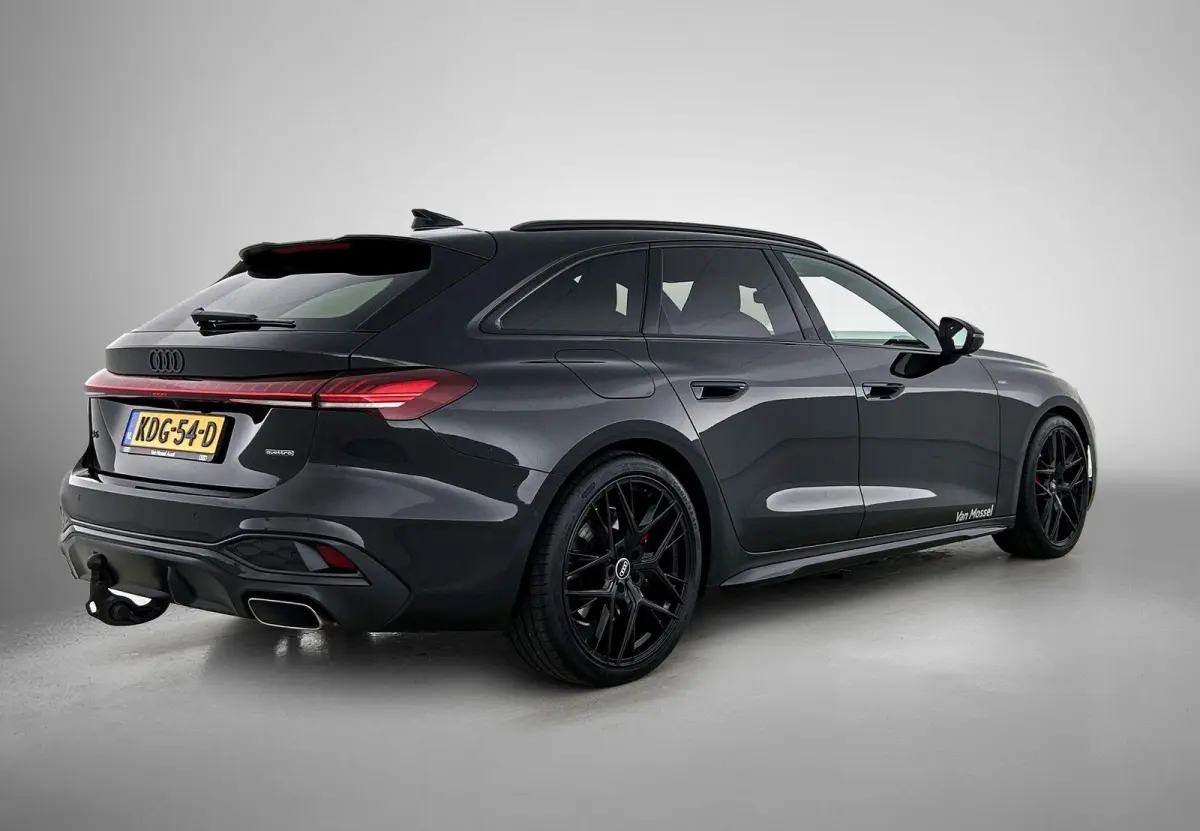 Avant 2.0 quattro S edition Navigatie | Trekhaak | 20" Lm Velgen | Achteruitrij Camera | Apple Carplay | Optiek pakket Zwart | Airco