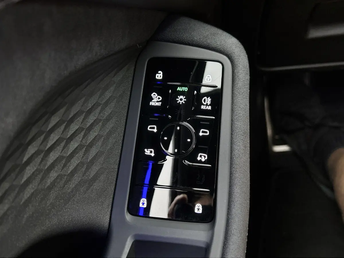 Avant 2.0 quattro S edition Navigatie | Trekhaak | 20" Lm Velgen | Achteruitrij Camera | Apple Carplay | Optiek pakket Zwart | Airco