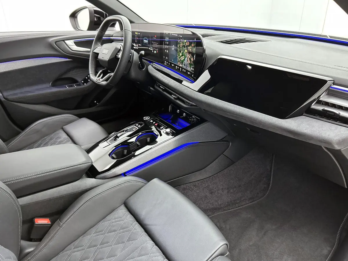 Avant 2.0 quattro S edition Navigatie | Trekhaak | 20" Lm Velgen | Achteruitrij Camera | Apple Carplay | Optiek pakket Zwart | Airco