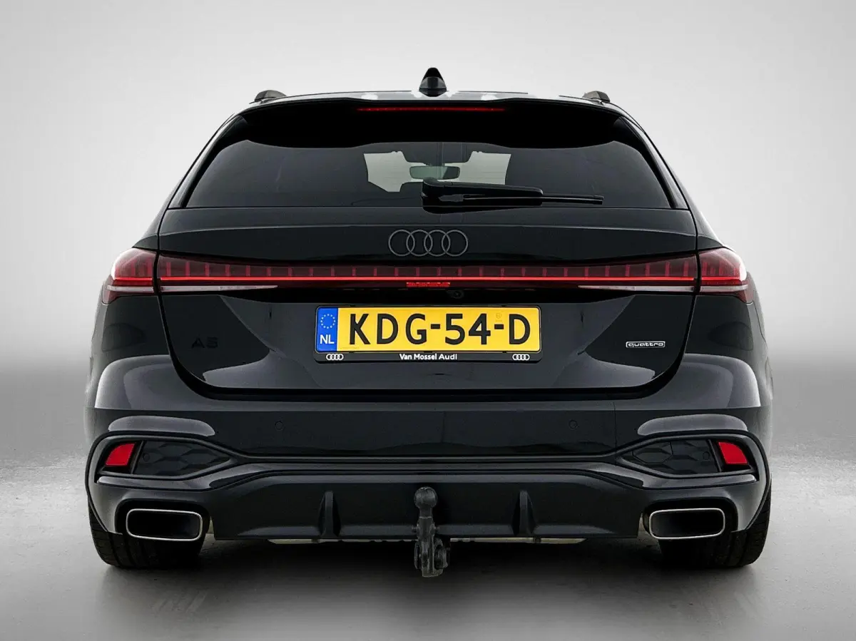 Avant 2.0 quattro S edition Navigatie | Trekhaak | 20" Lm Velgen | Achteruitrij Camera | Apple Carplay | Optiek pakket Zwart | Airco