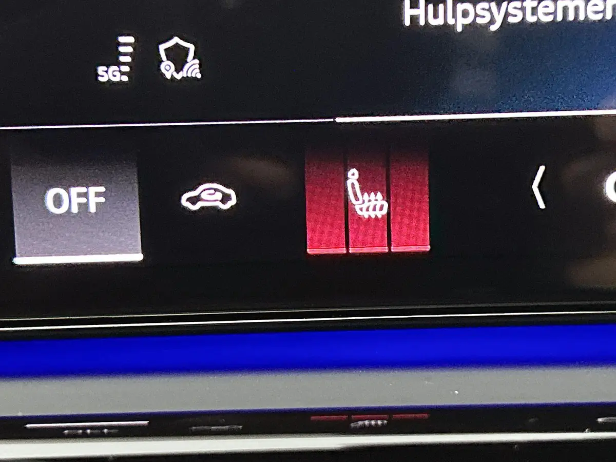 Avant 2.0 quattro S edition Navigatie | Trekhaak | 20" Lm Velgen | Achteruitrij Camera | Apple Carplay | Optiek pakket Zwart | Airco