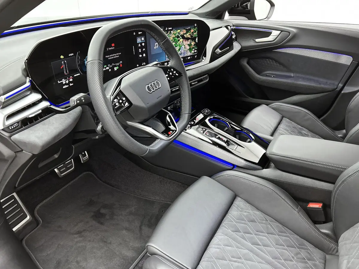 Avant 2.0 quattro S edition Navigatie | Trekhaak | 20" Lm Velgen | Achteruitrij Camera | Apple Carplay | Optiek pakket Zwart | Airco