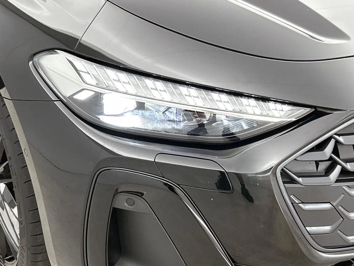 Avant 2.0 quattro S edition Navigatie | Trekhaak | 20" Lm Velgen | Achteruitrij Camera | Apple Carplay | Optiek pakket Zwart | Airco