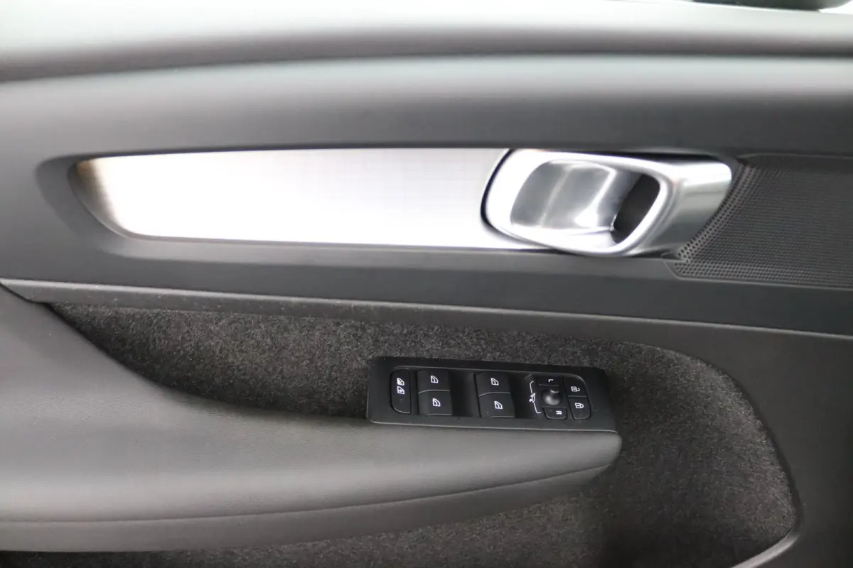 T4 Plug-in hybrid Bright | 1e Eigenaar | SoH 88% | Adaptive Cruise | BLIS | Stoelverwarming | DAB | CarPlay/Android Auto | Elektrische Achterklep