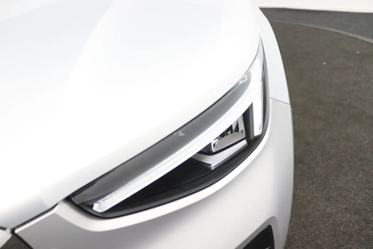 T4 Plug-in hybrid Bright | 1e Eigenaar | SoH 88% | Adaptive Cruise | BLIS | Stoelverwarming | DAB | CarPlay/Android Auto | Elektrische Achterklep