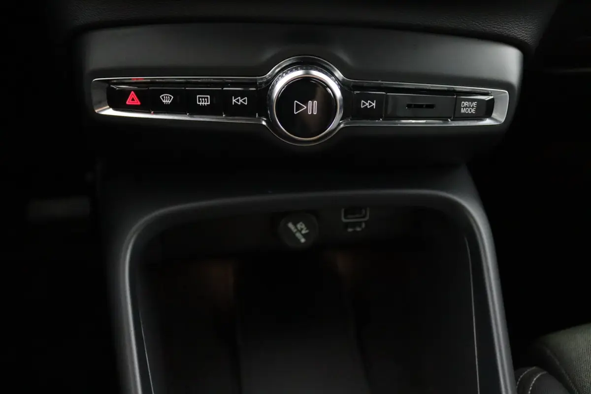 T4 Plug-in hybrid Bright | 1e Eigenaar | SoH 88% | Adaptive Cruise | BLIS | Stoelverwarming | DAB | CarPlay/Android Auto | Elektrische Achterklep