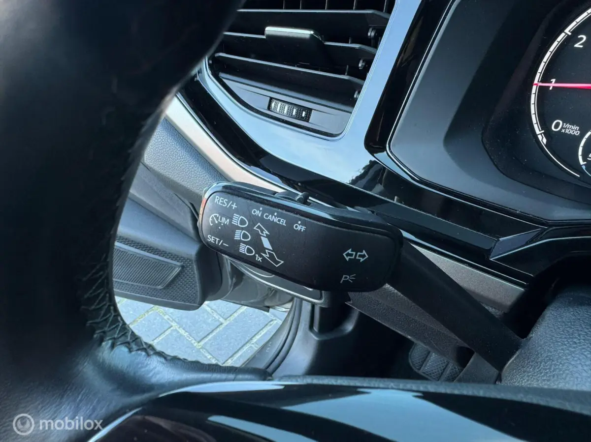 1.0 Cruise Navi dealeronderhouden CARPLAY