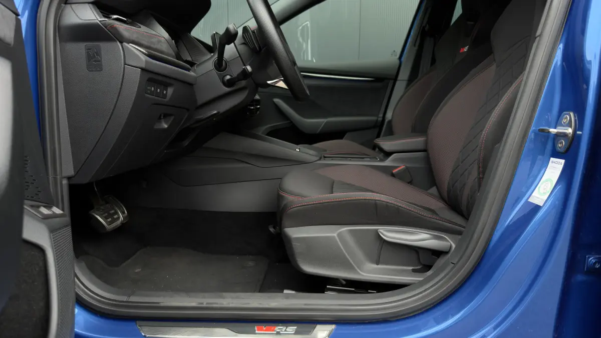 1.4 TSI iV 245pk RS | Head-Up | Stoelverwarming | Parkeerhulp V+A | Keyless | 18"