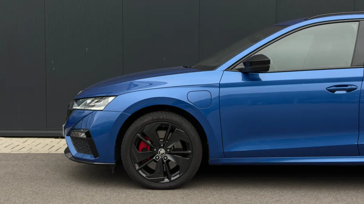 1.4 TSI iV 245pk RS | Head-Up | Stoelverwarming | Parkeerhulp V+A | Keyless | 18"