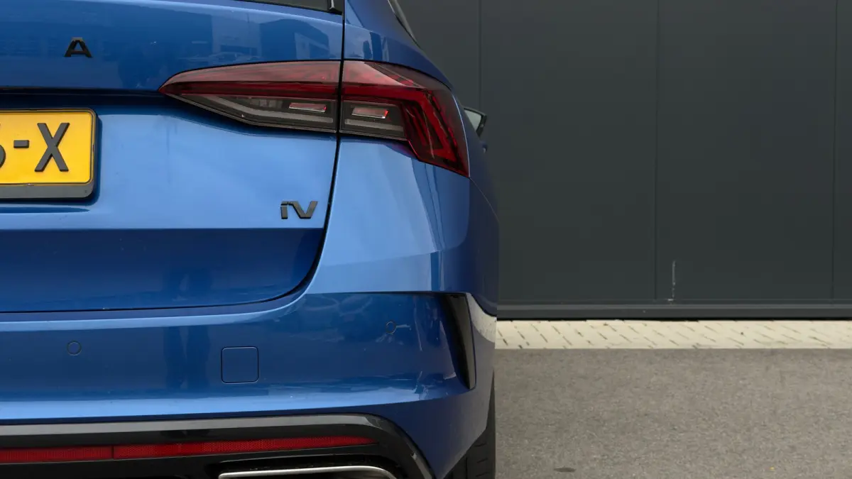 1.4 TSI iV 245pk RS | Head-Up | Stoelverwarming | Parkeerhulp V+A | Keyless | 18"