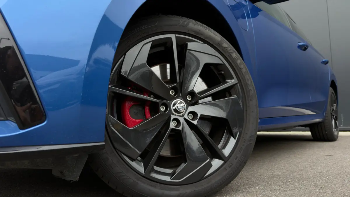 1.4 TSI iV 245pk RS | Head-Up | Stoelverwarming | Parkeerhulp V+A | Keyless | 18"
