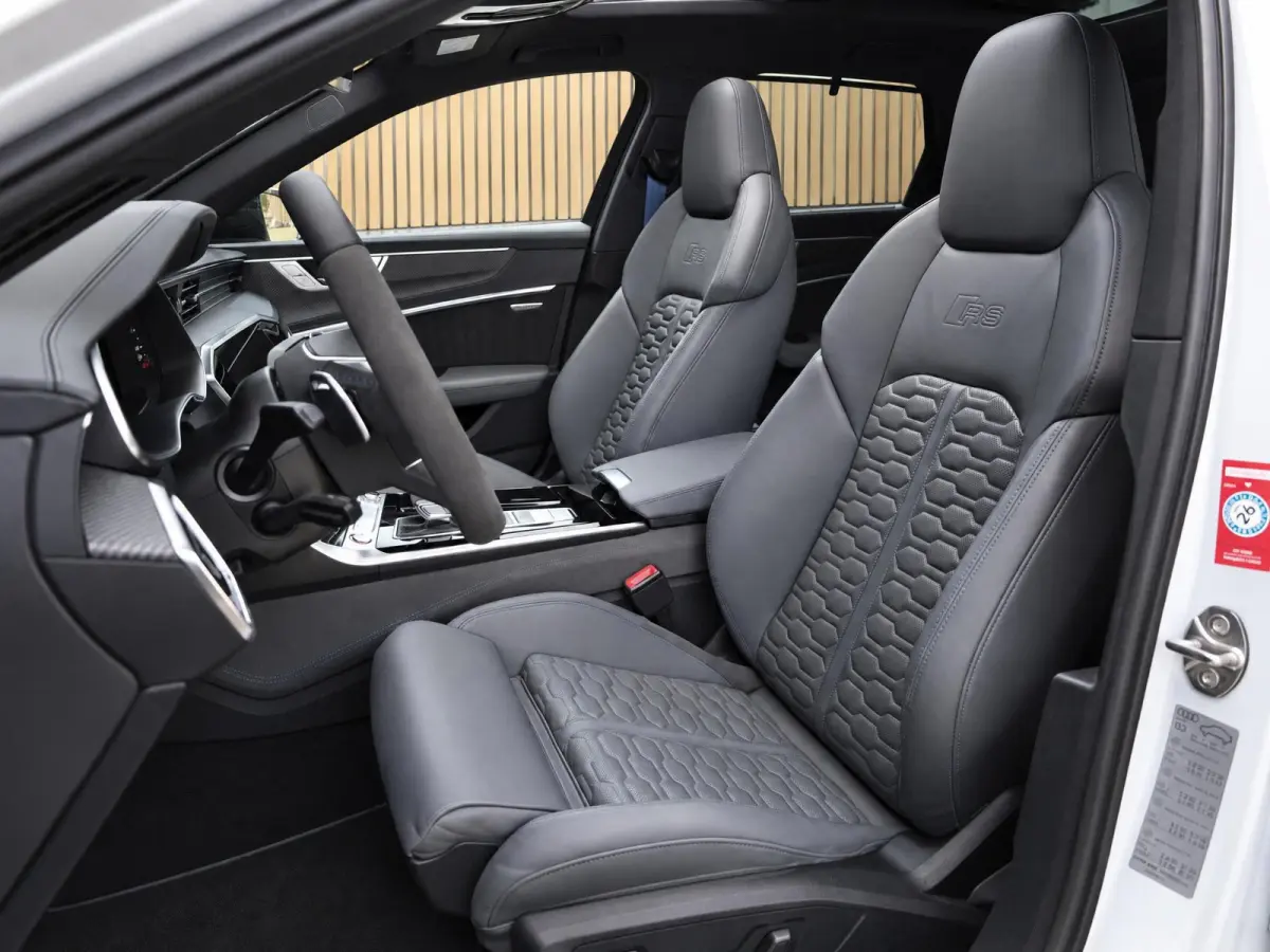 RS 6 TFSI quattro |Pano |B&O Adv. |Keramische |Stoelvent. |Head-Up |4wielbesturing |Audi exclusive interieur