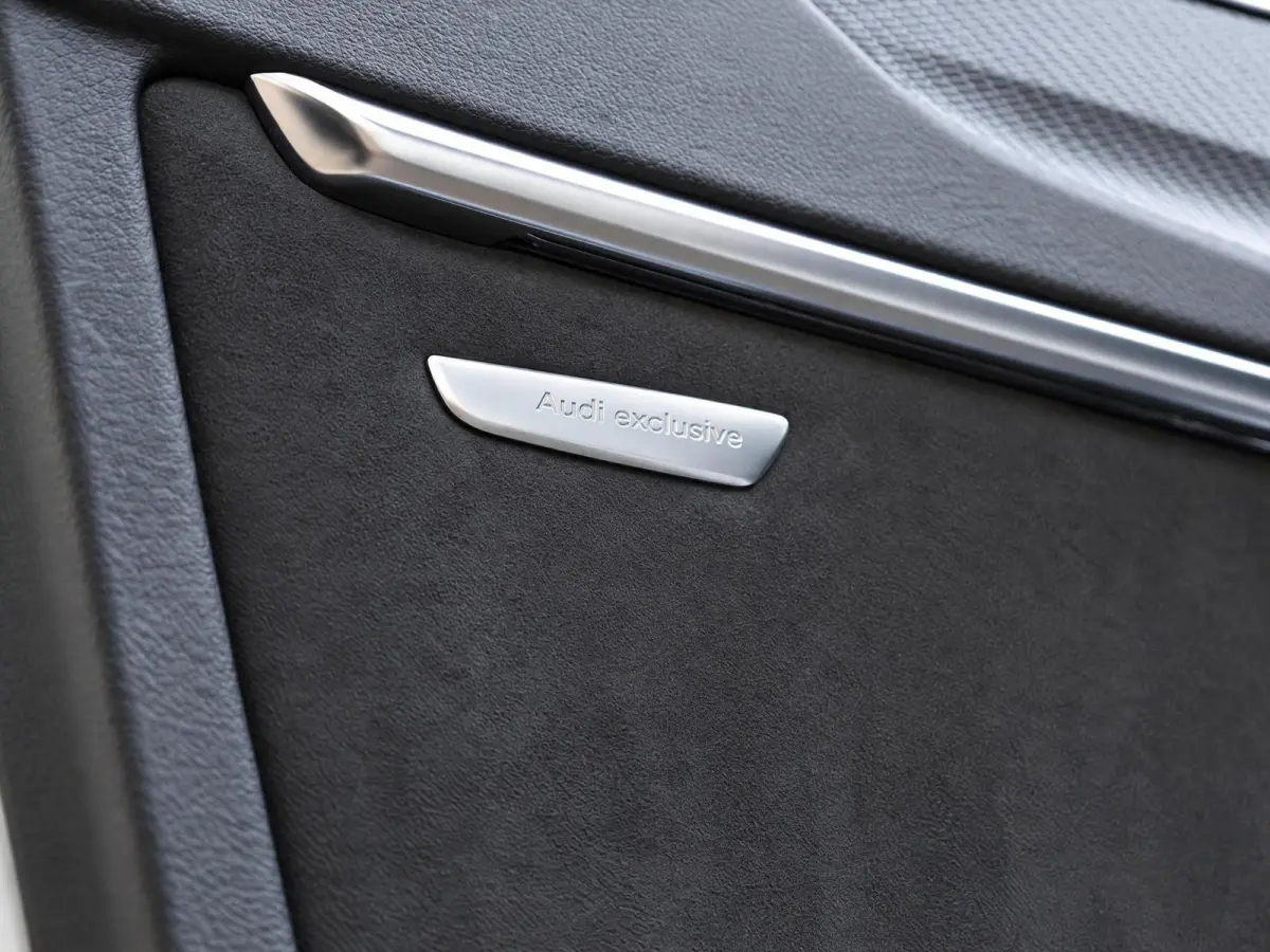RS 6 TFSI quattro |Pano |B&O Adv. |Keramische |Stoelvent. |Head-Up |4wielbesturing |Audi exclusive interieur