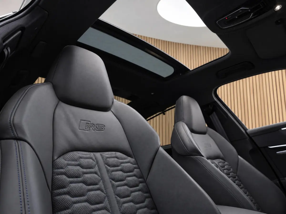 RS 6 TFSI quattro |Pano |B&O Adv. |Keramische |Stoelvent. |Head-Up |4wielbesturing |Audi exclusive interieur
