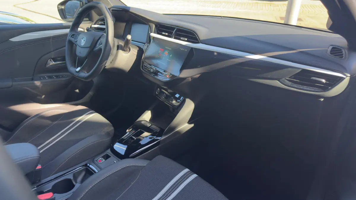 GS Turbo Hybrid Automaat | Camera | Keyless | Cruise Control | Apple Carplay / Android Auto | | Afwijkende dakkleur | Airco | Armsteun voor