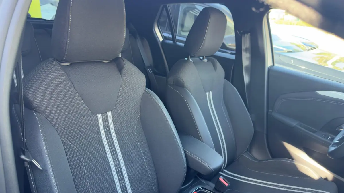 GS Turbo Hybrid Automaat | Camera | Keyless | Cruise Control | Apple Carplay / Android Auto | | Afwijkende dakkleur | Airco | Armsteun voor
