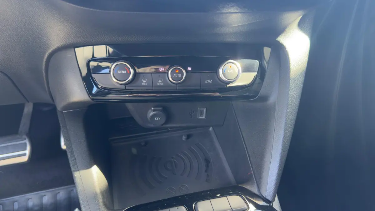 GS Turbo Hybrid Automaat | Camera | Keyless | Cruise Control | Apple Carplay / Android Auto | | Afwijkende dakkleur | Airco | Armsteun voor