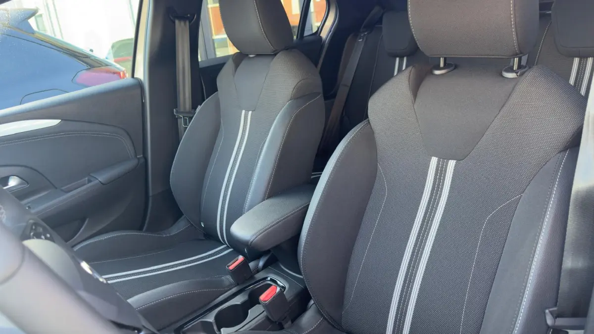 GS Turbo Hybrid Automaat | Camera | Keyless | Cruise Control | Apple Carplay / Android Auto | | Afwijkende dakkleur | Airco | Armsteun voor