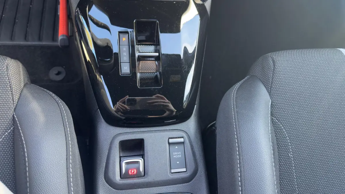 GS Turbo Hybrid Automaat | Camera | Keyless | Cruise Control | Apple Carplay / Android Auto | | Afwijkende dakkleur | Airco | Armsteun voor